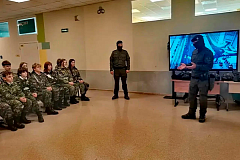 Столичные спецназовцы провели занятие с воспитанниками военно-патриотического клуба 